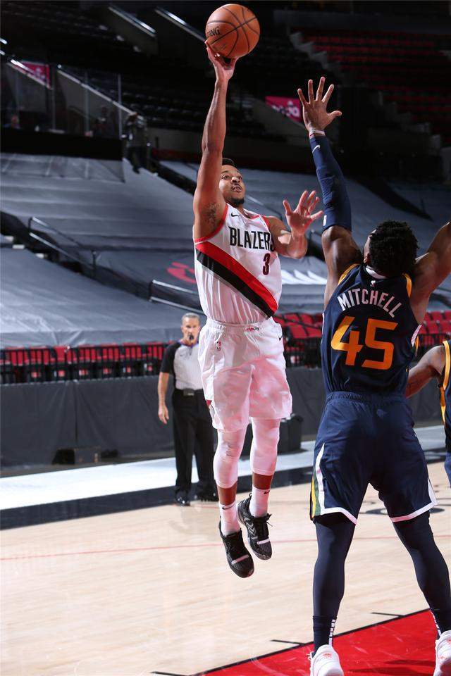 转会期波特兰开拓者调整名单以备欧冠，完成体检环节打磨，管理层满意，年轻球员得到机会的简单介绍